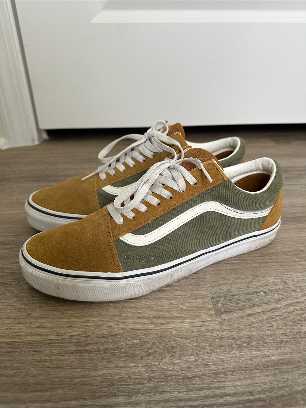 Vans Old Skool Low Top Sneakers in Olive Green & Tan